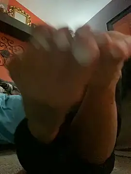 Snapshot of starsaligned chatting on October 2025 05:22:01 AM starsaligned online show from October 2025 05:22:01 AM