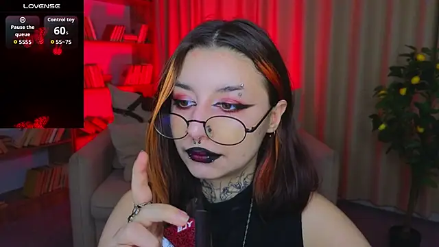 Snapshot of Mistress__Marcelline chatting on April 2026 01:32:01 AM Mistress Marcelline online show from April 2026 01:32:01 AM