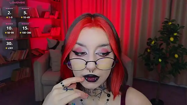 Snapshot of Mistress__Marcelline chatting on May 2026 01:55:01 AM Mistress Marcelline online show from May 2026 01:55:01 AM