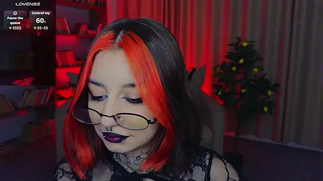 Snapshot of Mistress__Marcelline chatting on May 2026 01:44:02 AM Mistress Marcelline online show from May 2026 01:44:02 AM
