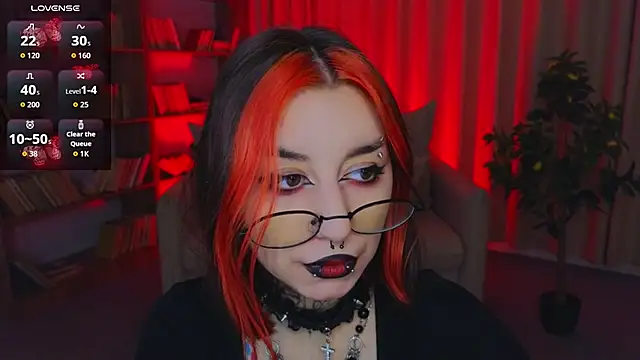 Snapshot of Mistress__Marcelline chatting on June 2026 02:13:01 AM Mistress Marcelline online show from June 2026 02:13:01 AM