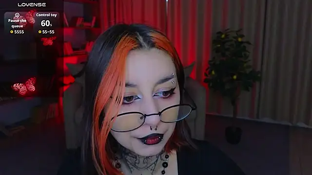 Snapshot of Mistress__Marcelline chatting on June 2026 01:50:01 AM Mistress Marcelline online show from June 2026 01:50:01 AM
