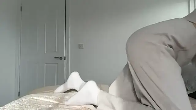 lolableux online show from April 2026 04:01:01 PM