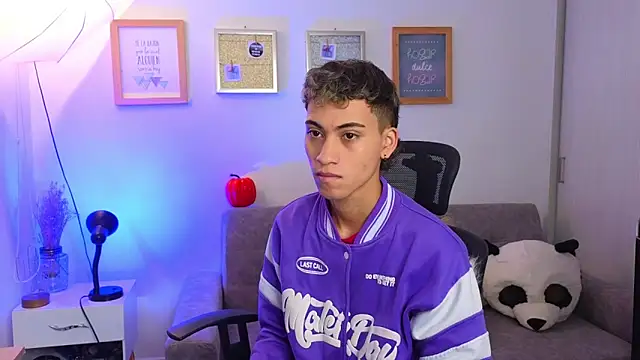 yulian vasquez online show from November 2025 12:50:02 PM