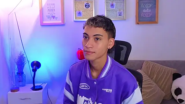 yulian vasquez online show from November 2025 12:26:01 PM