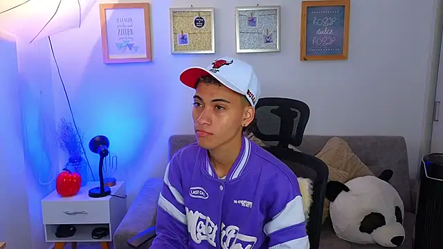 yulian vasquez online show from November 2025 12:16:02 PM