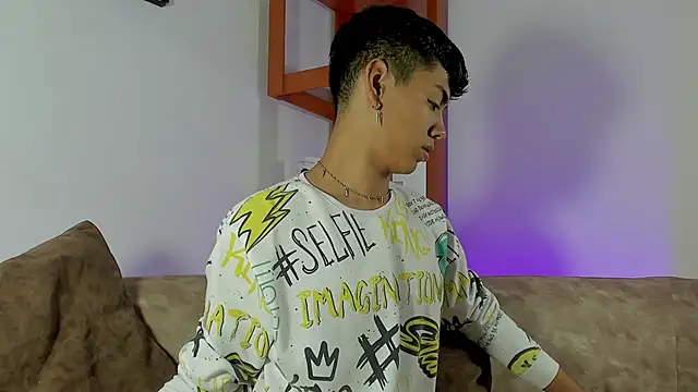 LoganTwink18 online show from November 2025 11:56:01 AM