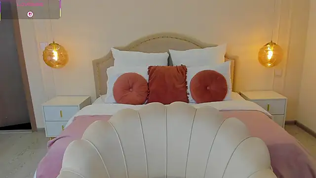 MilaMour online show from November 2025 05:39:01 PM