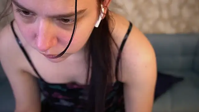 LiviaShy online show from April 2026 01:05:02 PM