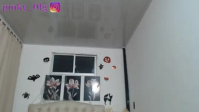 pinky f00x online show from October 2025 12:10:01 AM