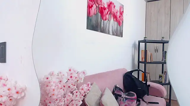 pinky f00x online show from April 2026 07:25:01 PM