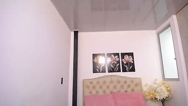 pinky f00x online show from April 2026 07:07:02 PM