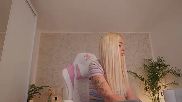 daisyblushh online show from April 2026 04:01:02 PM