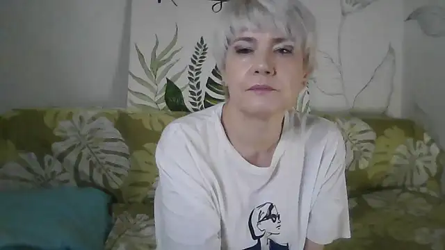 Catty Lady online show from November 2025 08:19:02 PM