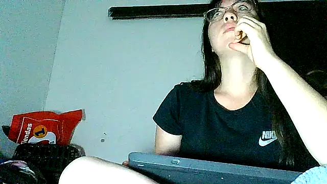 Snapshot of lareinalareinadelanal chatting on October 2025 09:41:01 AM lareinalareinadelanal online show from October 2025 09:41:01 AM