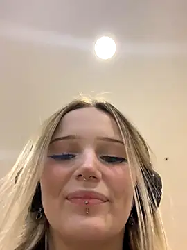 Snapshot of softlyblessed chatting on October 2025 02:48:02 PM softlyblessed online show from October 2025 02:48:02 PM