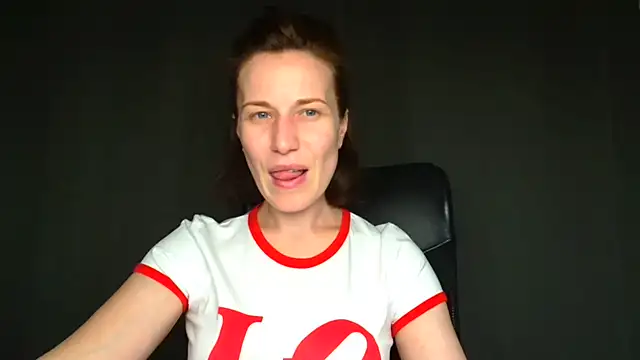 Snapshot of Kelly_Kisss chatting on June 2026 11:34:01 AM Kelly Kisss online show from June 2026 11:34:01 AM
