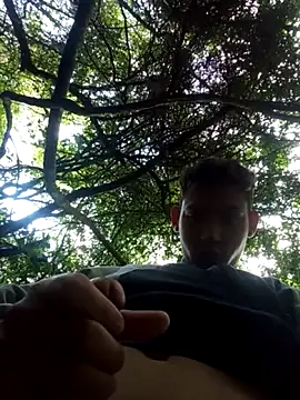 Snapshot of Henriquepauzao10 chatting on October 2025 08:42:01 PM Henriquepauzao10 online show from October 2025 08:42:01 PM