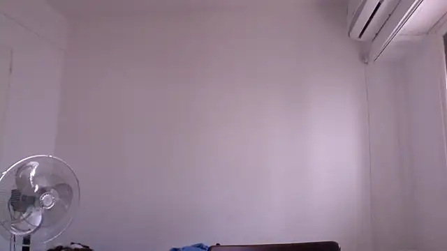 Snapshot of RenataWet chatting on November 2025 11:43:02 AM RenataWet online show from November 2025 11:43:02 AM