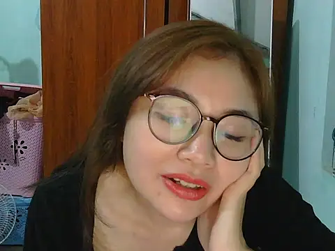 Uhem112 online show from October 2025 02:12:01 PM