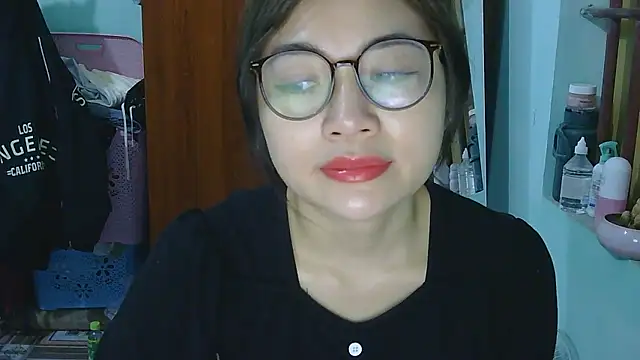 Uhem112 online show from November 2025 12:49:02 AM