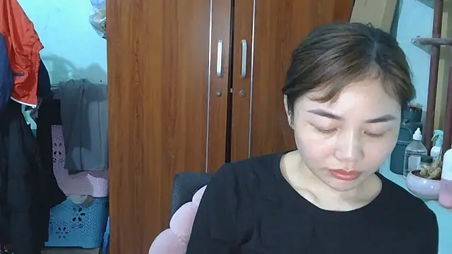 Uhem112 online show from December 2025 01:41:02 PM