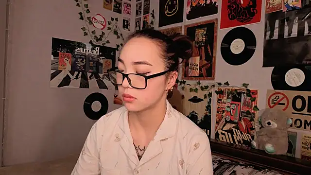 OdetteBiddy online show from November 2025 08:57:01 PM