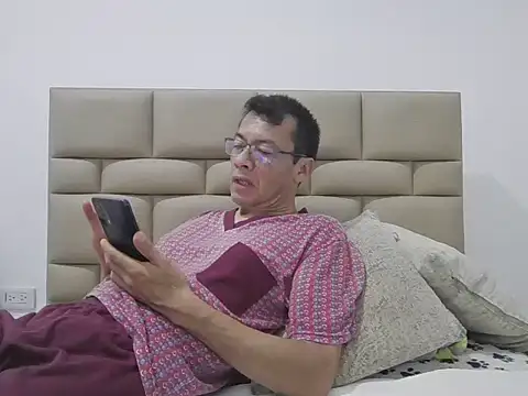 skinnylatino51 online show from March 2026 12:54:01 AM