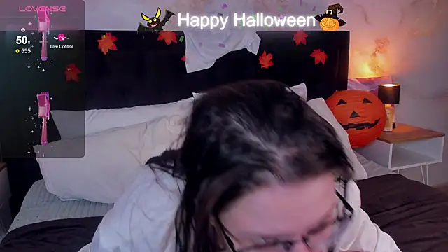 HelenDanvers online show from October 2025 01:40:01 AM