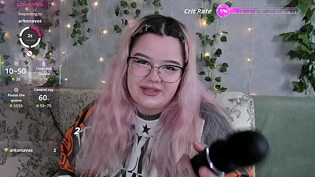 Snapshot of _CandyM1lky_ chatting on June 2026 06:11:02 AM CandyM1lky online show from June 2026 06:11:02 AM