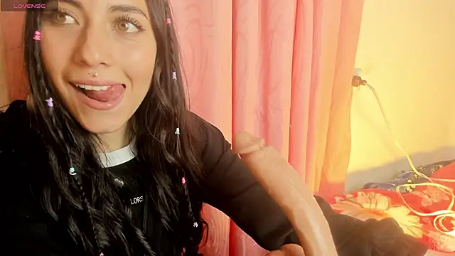 Alanaloiiss  online show from April 2026 12:24:02 AM