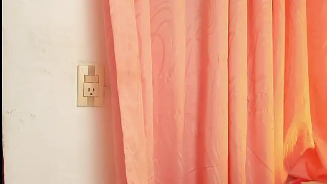 Alanaloiiss  online show from April 2026 10:29:02 PM