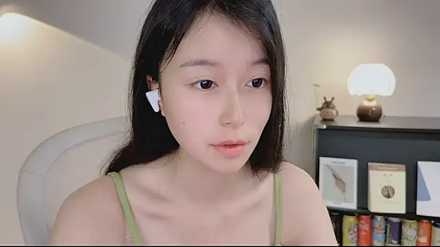 Onechestnut online show from April 2026 05:10:01 AM