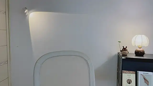 Onechestnut online show from April 2026 05:12:02 AM