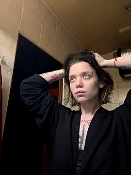 Snapshot of enchanting_chloe chatting on October 2025 05:45:01 PM enchanting chloe online show from October 2025 05:45:01 PM