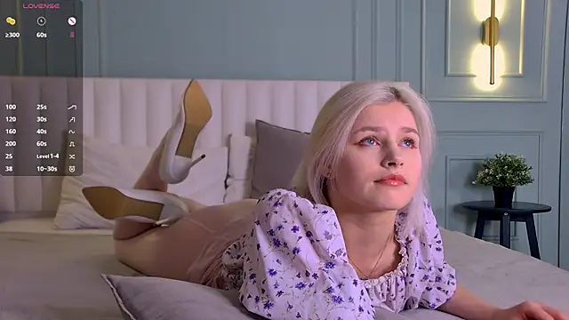 SandyShayes online show from December 2025 05:50:02 AM