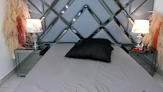 Milan LewisS online show from September 2025 12:17:02 PM