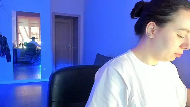 Snapshot of Di_na_Bell chatting on May 2026 05:46:02 AM Di na Bell online show from May 2026 05:46:02 AM