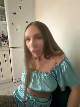 AlysonHuxley  online show from February 2026 10:33:01 PM