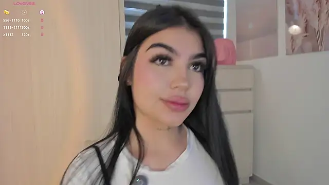 Snapshot of EmmyKenner chatting on September 2025 11:25:01 AM EmmyKenner online show from September 2025 11:25:01 AM