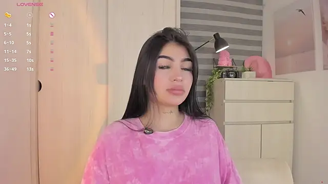 EmmyKenner online show from October 2025 10:22:02 AM