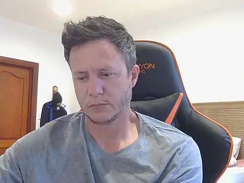 Snapshot of TroyDieselXXX chatting on September 2025 04:57:02 AM TroyDieselXXX online show from September 2025 04:57:02 AM