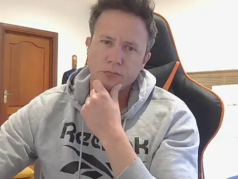 Snapshot of TroyDieselXXX chatting on September 2025 04:15:01 AM TroyDieselXXX online show from September 2025 04:15:01 AM