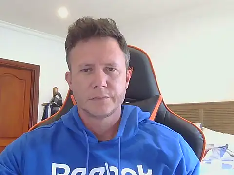 Snapshot of TroyDieselXXX chatting on November 2025 06:45:01 AM TroyDieselXXX online show from November 2025 06:45:01 AM