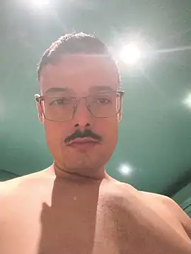 Snapshot of mikeara90 chatting on November 2025 05:53:01 AM mikeara90 online show from November 2025 05:53:01 AM