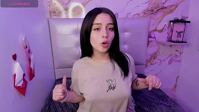 Anna Blade  online show from April 2026 04:42:02 PM