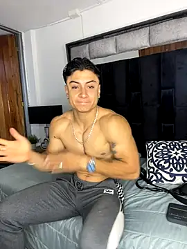 Snapshot of MR_MUSCLE chatting on October 2025 12:04:01 PM MR MUSCLE online show from October 2025 12:04:01 PM