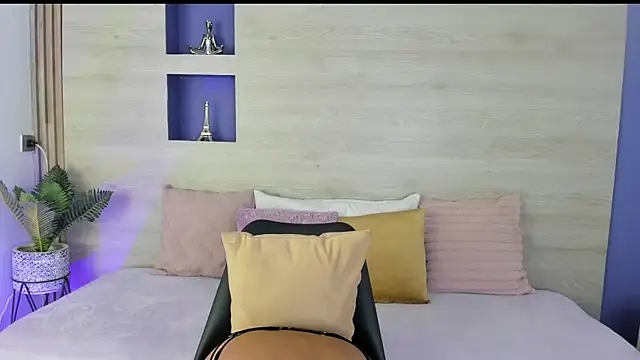 Stephanni  online show from September 2025 01:23:02 PM