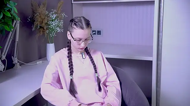 Snapshot of AnnisGelI chatting on November 2025 10:07:01 AM AnnisGelI online show from November 2025 10:07:01 AM