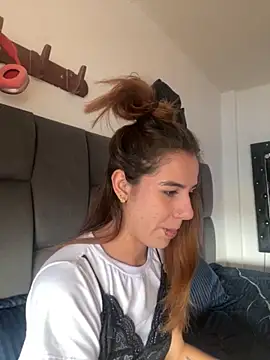 AllieYourGirl online show from November 2025 07:02:01 PM